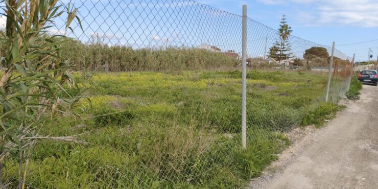 Parcela a 700 metros de la playa 