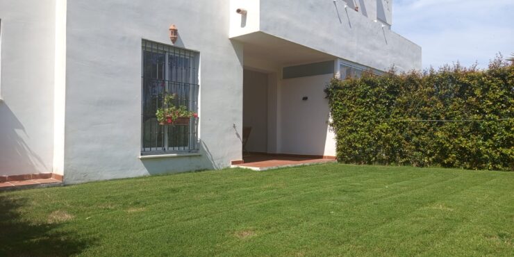 Magnifico bajo con jardín privado en Costa Ballena 