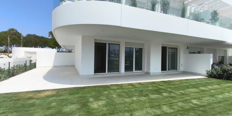 Espectacular bajo en Costa Ballena con jardín privado